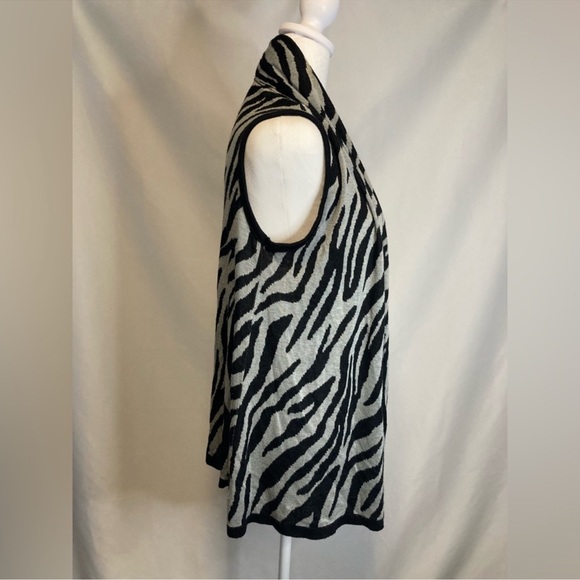 Art And Soul Black and White Zebra Pattern Vest - Picture 4 of 6